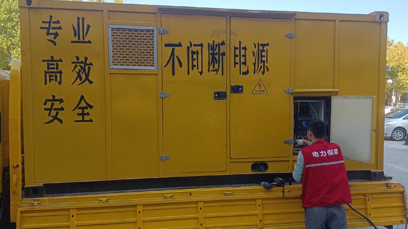 商南柴油发电机组和UPS电源配合使用时，如何避免切换过程中的电力中断？
